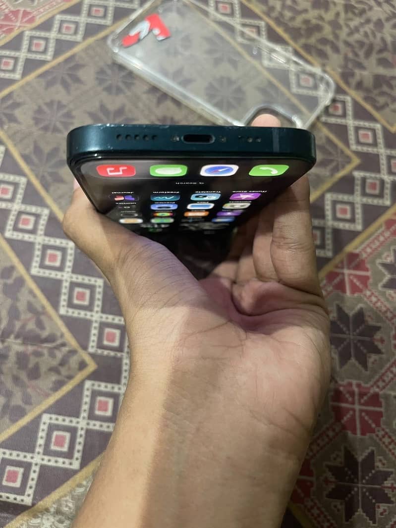 Apple iPhone 13 4