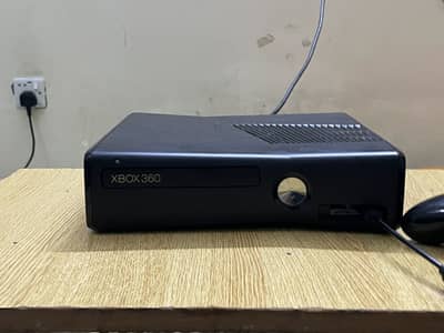 Xbox 360 slim scratchless 38 games 2controllers