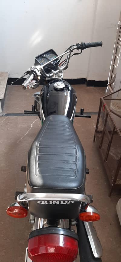 honda 125 23 model black color