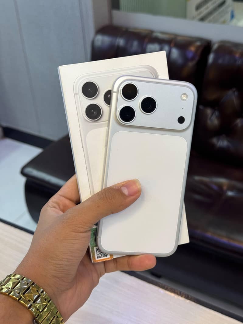 Apple iPhone 17 Pro Max 0