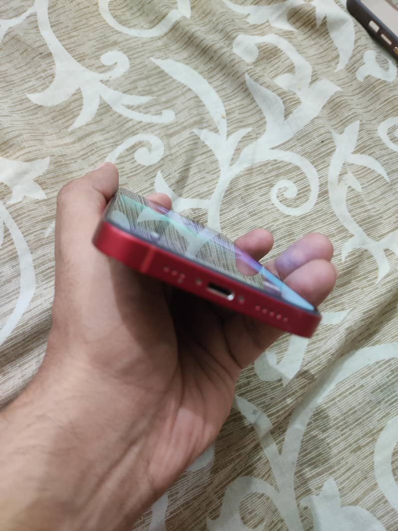Apple iPhone 13 2