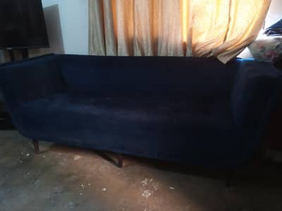 1. Used Sofa Set - Bohat achi condition mein 03132462221 watsapp num