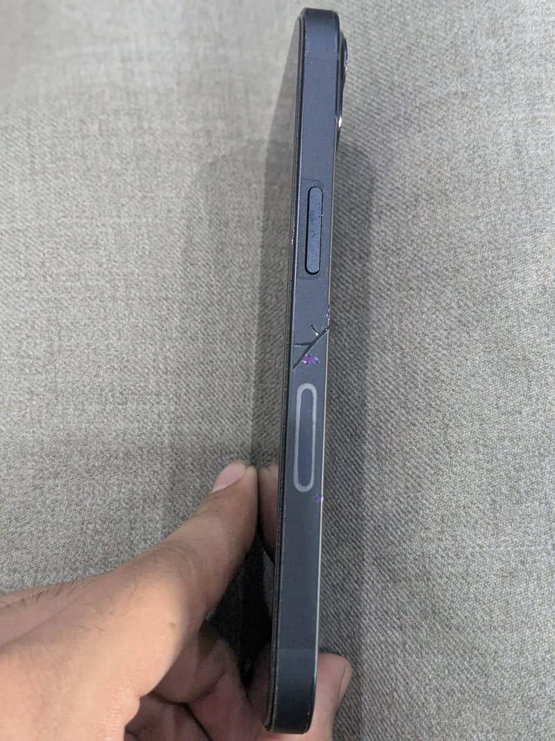 Apple iPhone 13 0