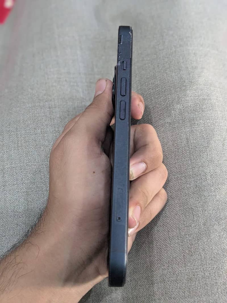 Apple iPhone 13 2