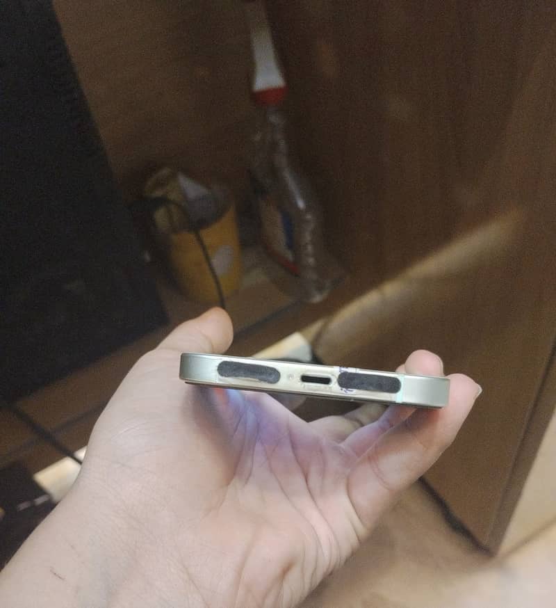 Apple iPhone 12 4