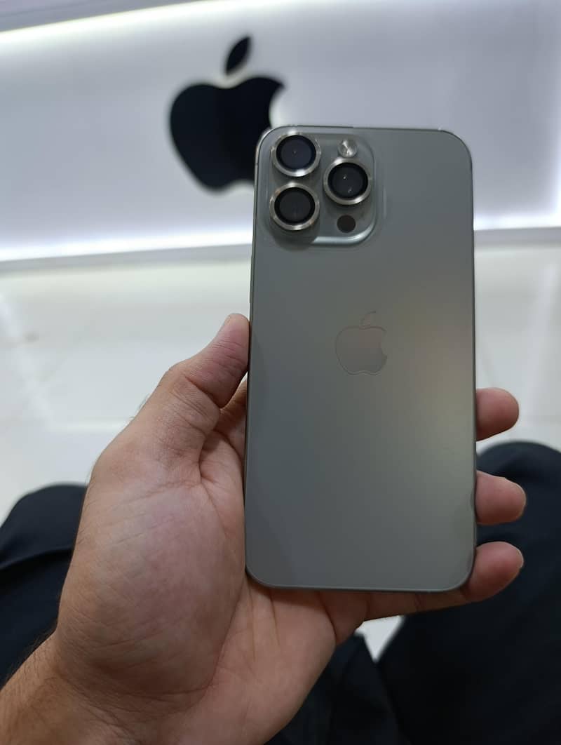 Apple iPhone 15 Pro Max 3