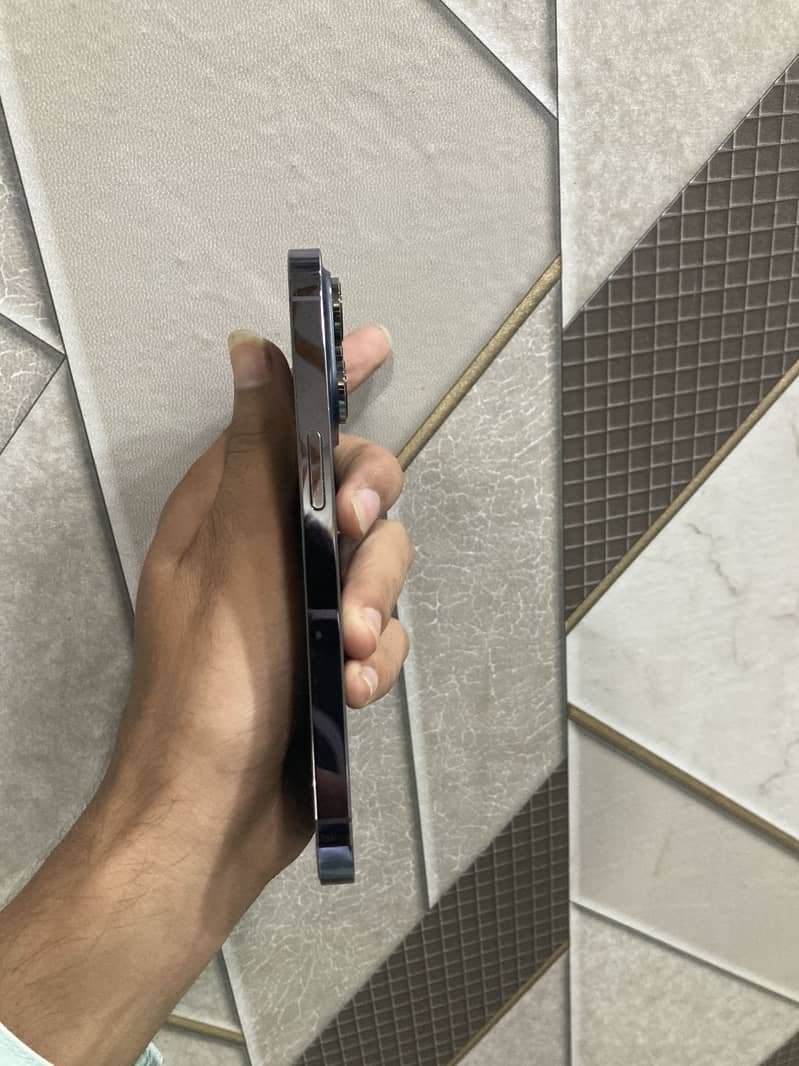 Apple iPhone 14 Pro 2