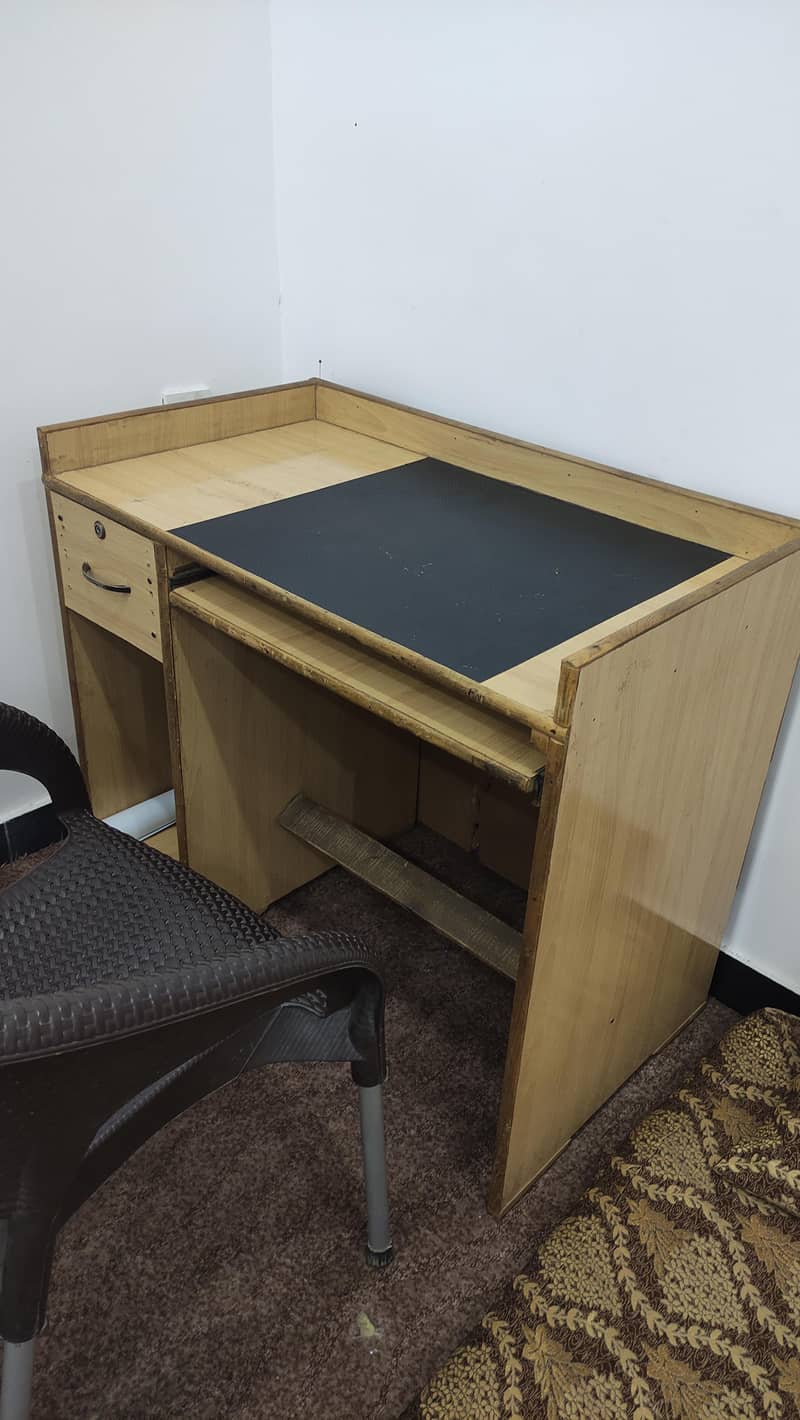 PC Computer Table. 0