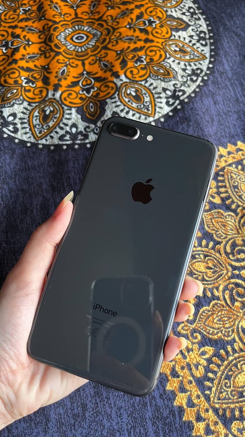 Apple iPhone 8 Plus 0