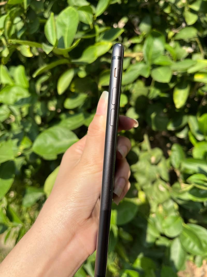 Apple iPhone 8 Plus 2