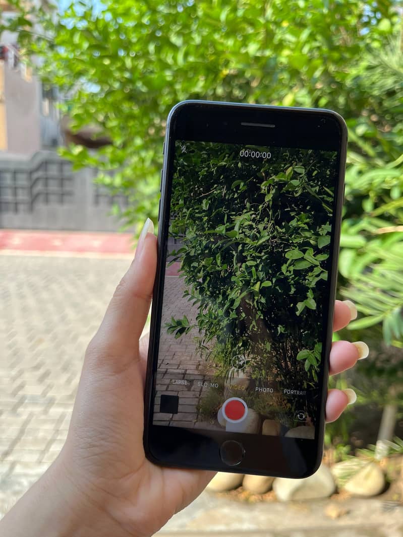 Apple iPhone 8 Plus 6