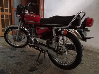 bike bikul saaf hai location chakri road key hai