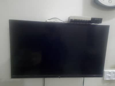 TCL 32 inches 2020 model there is no issues in this LCD