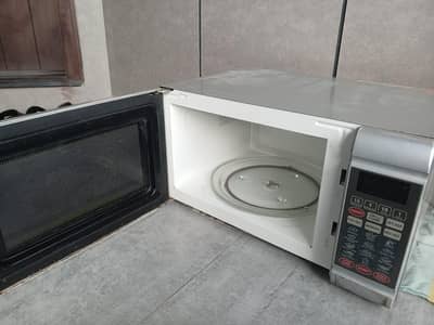 Dawlance microwave in Excellent condition