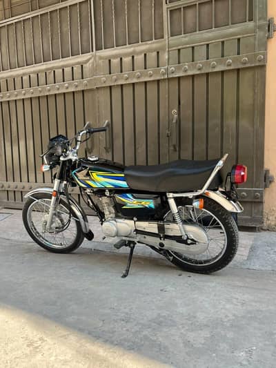 125 2026 model 03255037779 WhatsApp