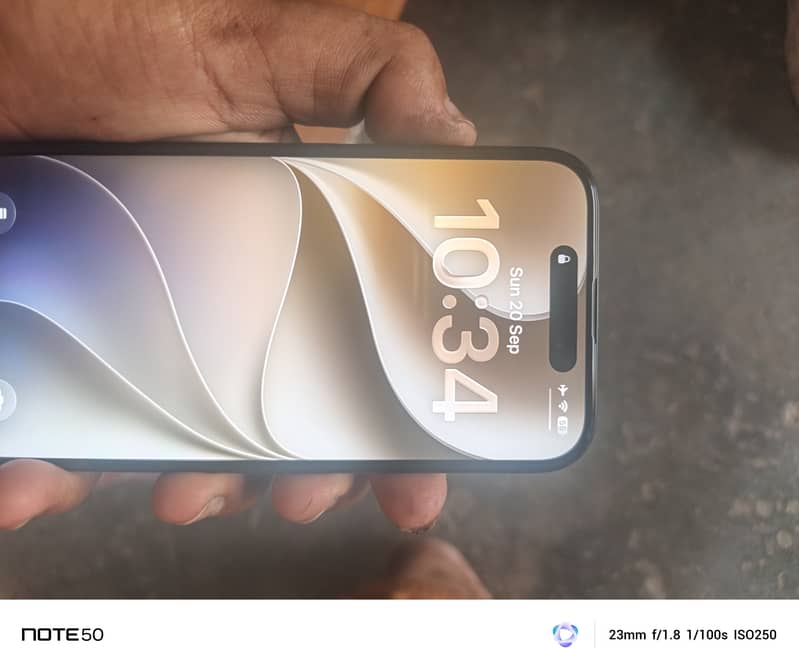 Apple iPhone 16 2
