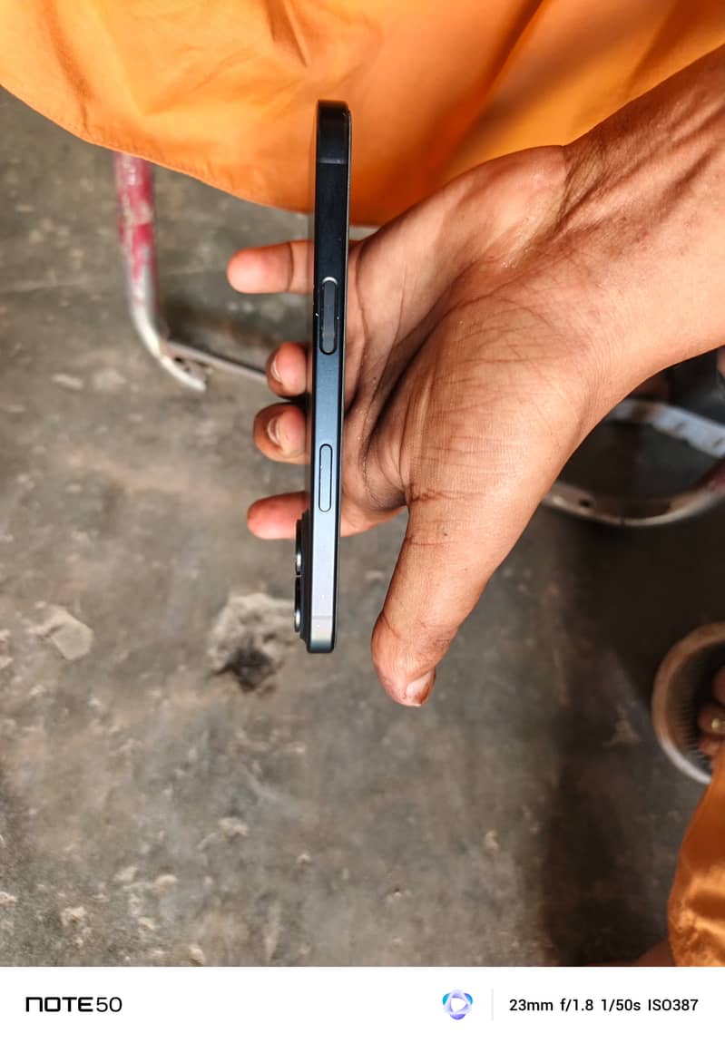 Apple iPhone 16 5