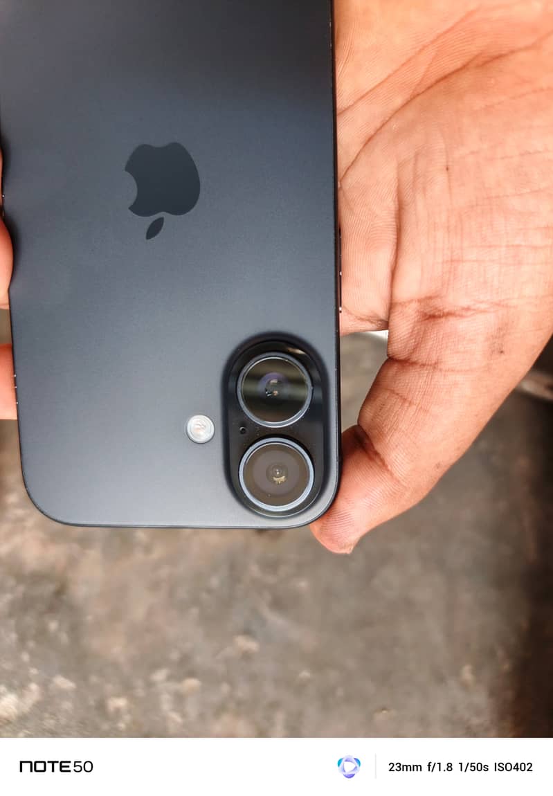 Apple iPhone 16 7