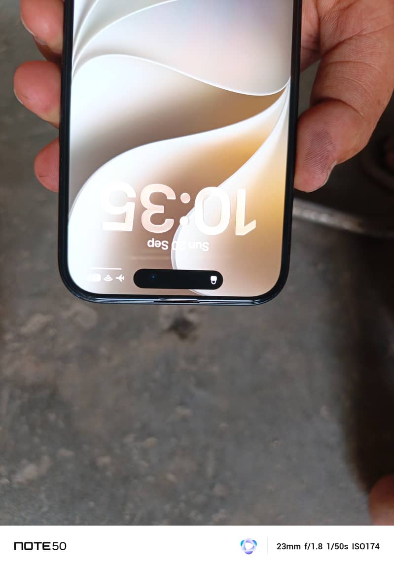 Apple iPhone 16 8