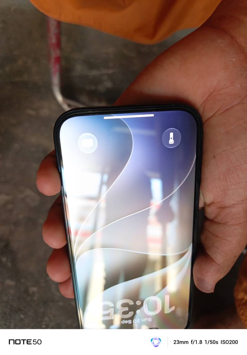 Apple iPhone 16 9