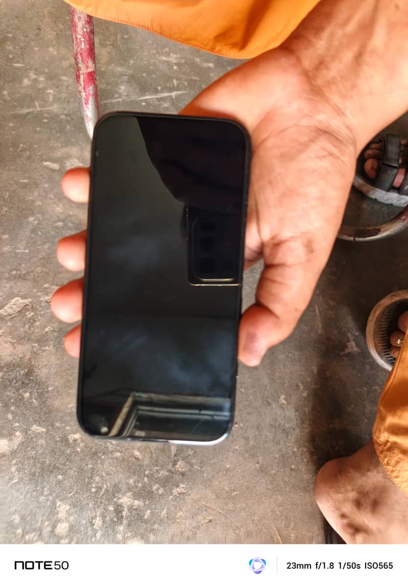 Apple iPhone 16 11