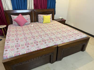 2 single bed with 1 sidetable