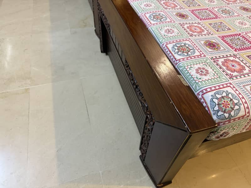 2 single bed with 1 sidetable 5