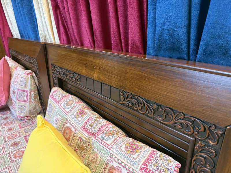 2 single bed with 1 sidetable 6