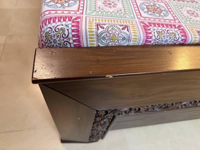 2 single bed with 1 sidetable 7