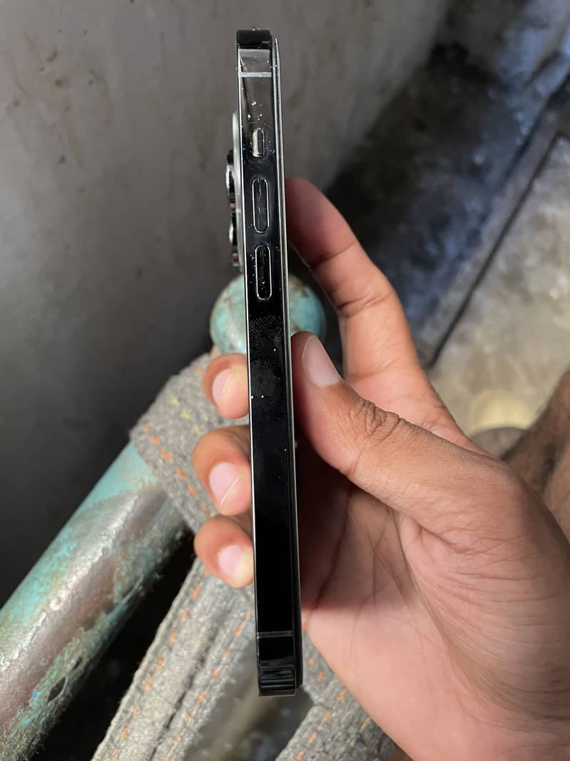 Apple iPhone 14 Pro 2