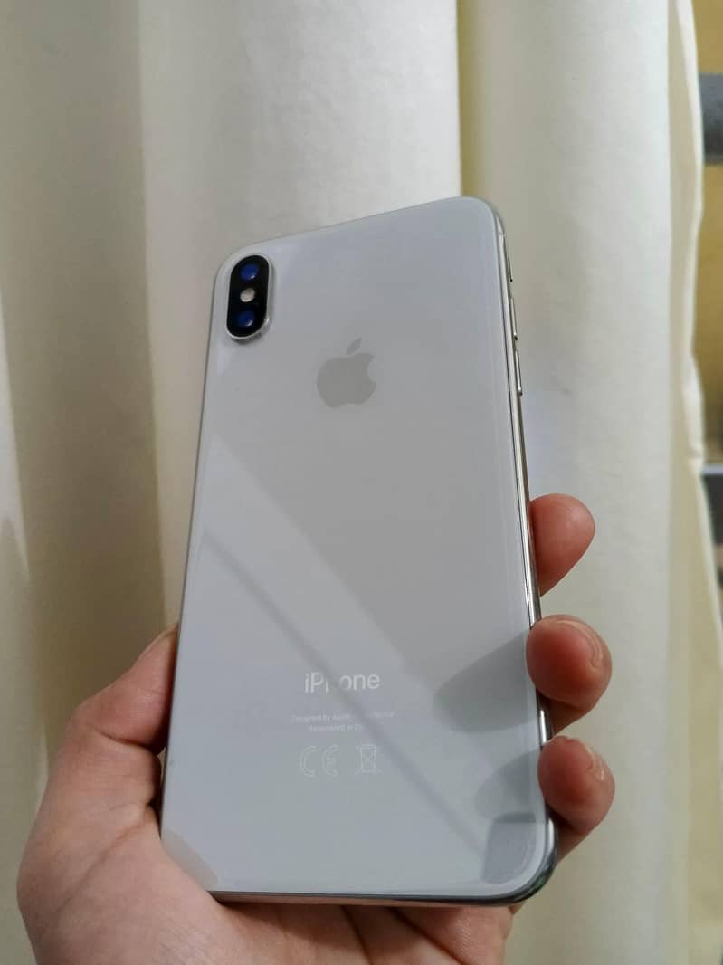 Apple iPhone X. 4