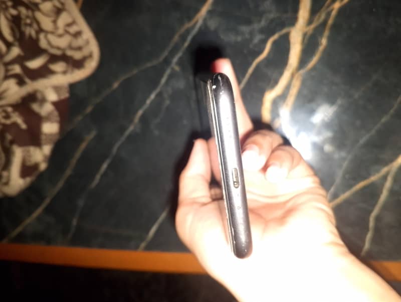 Apple iPhone 11 3