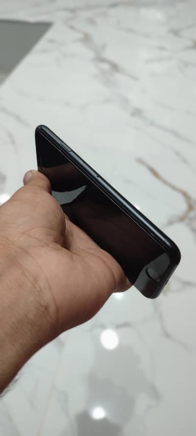 Apple iPhone SE