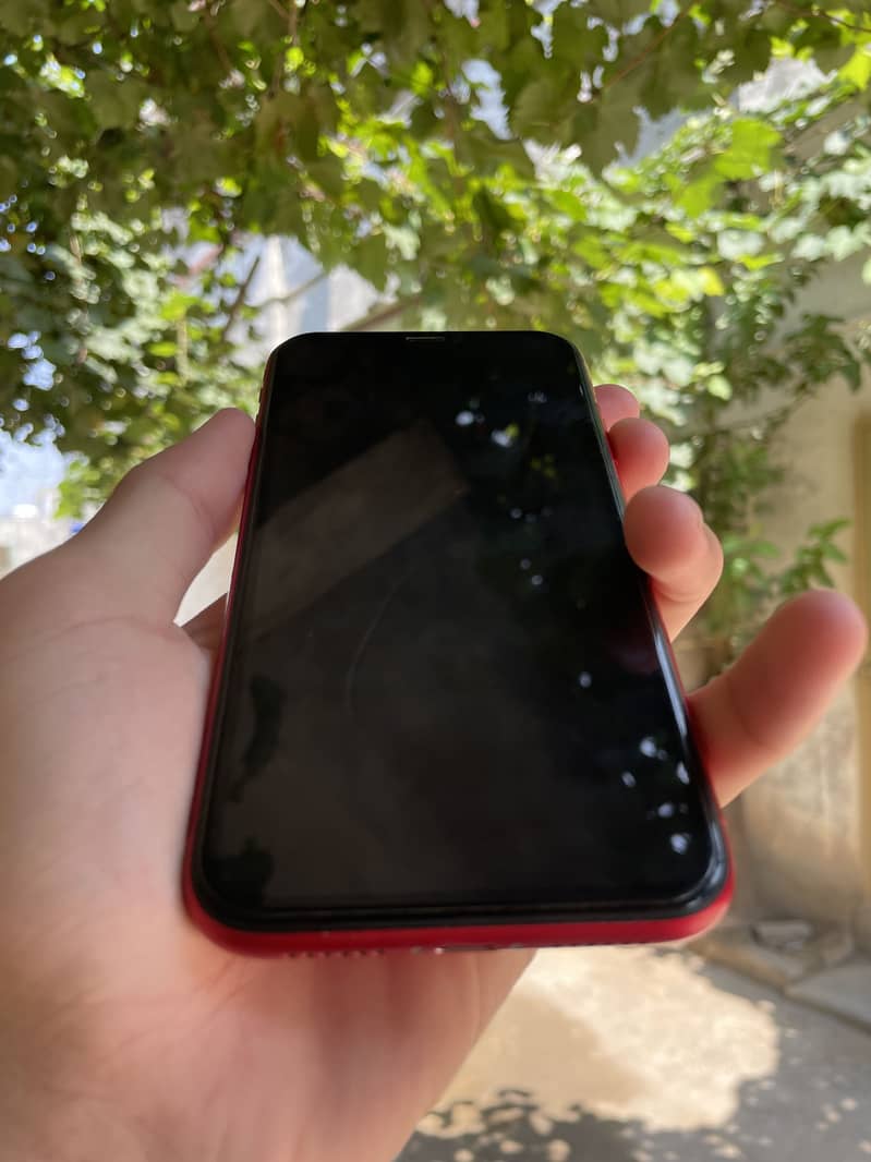 Apple iPhone 11 4