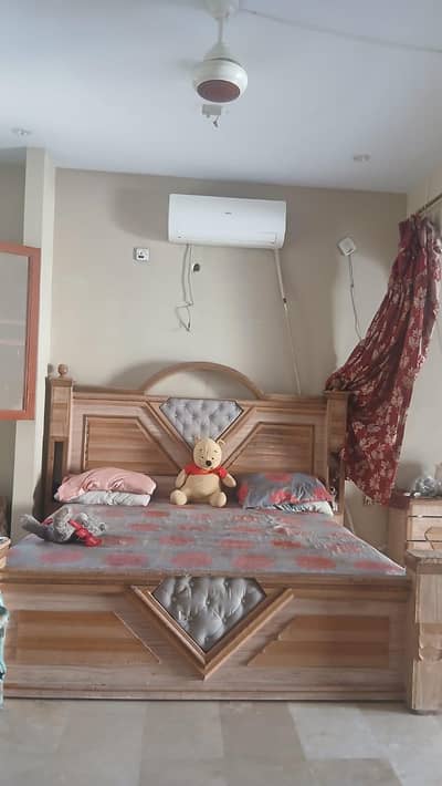 king size bed with side tables, cupboard 3side, dressing table,devider