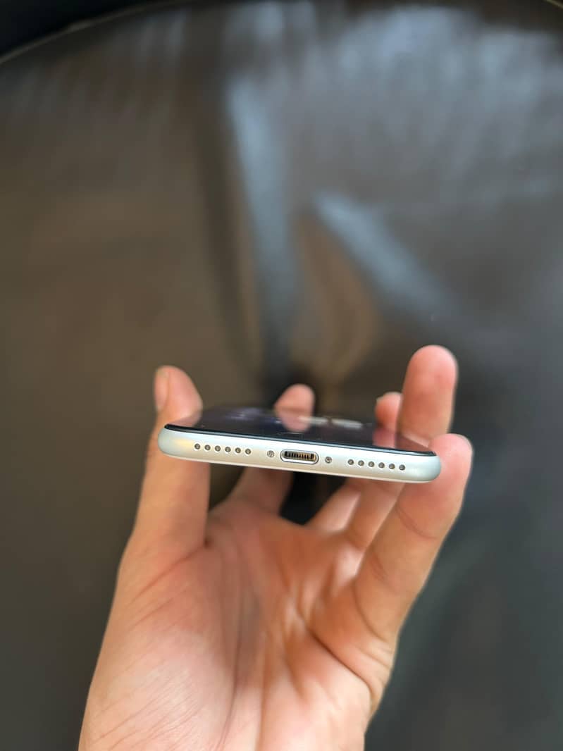 Apple iPhone SE 0