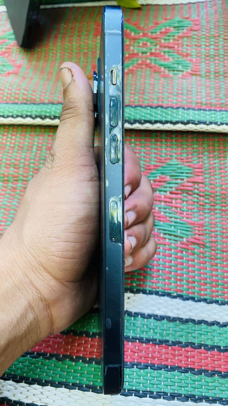 Apple iPhone 12 Pro Max 4