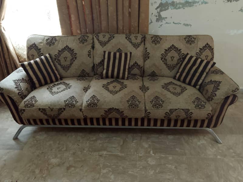 Selling sofa set 0