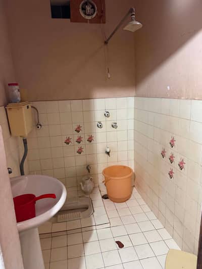 Sale flat Empire Centre 3bed. d d Lift 4rd floor Johar mor