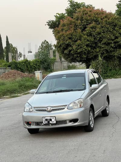 Toyota Platz 2003