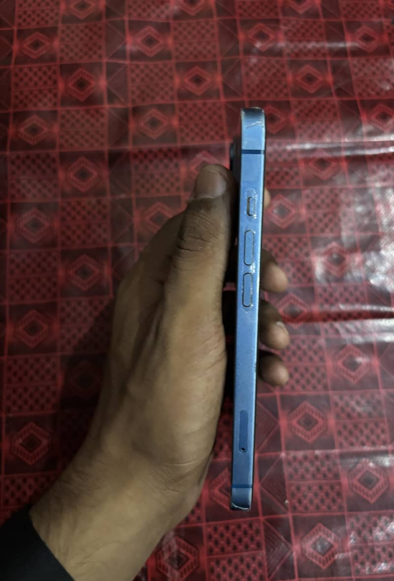 Apple iPhone 13 2