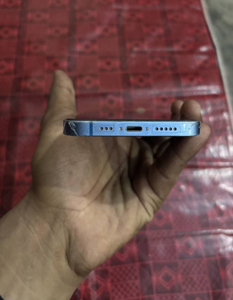 Apple iPhone 13 5
