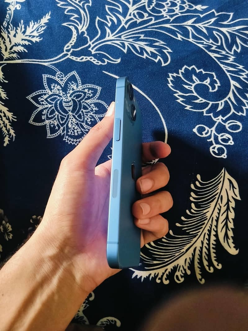 Apple iPhone 13 4