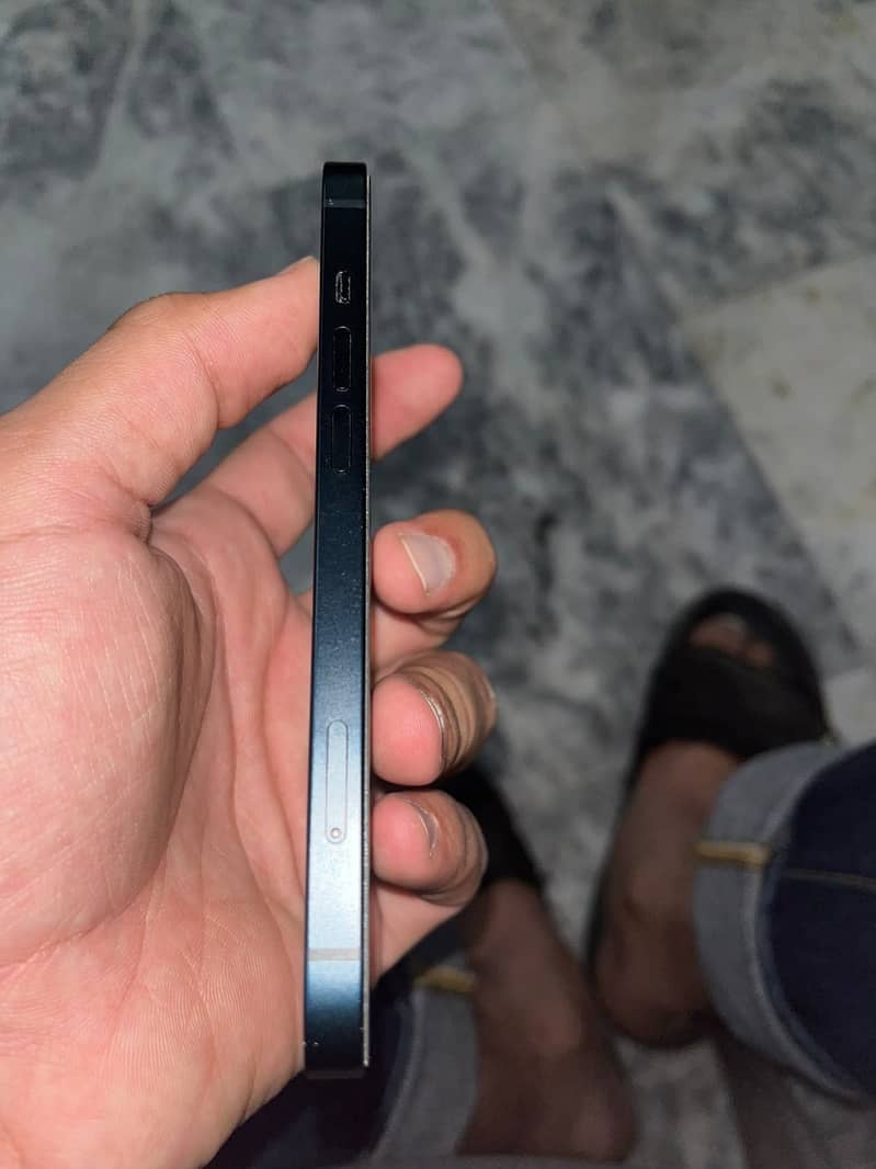 Apple iPhone 13 1