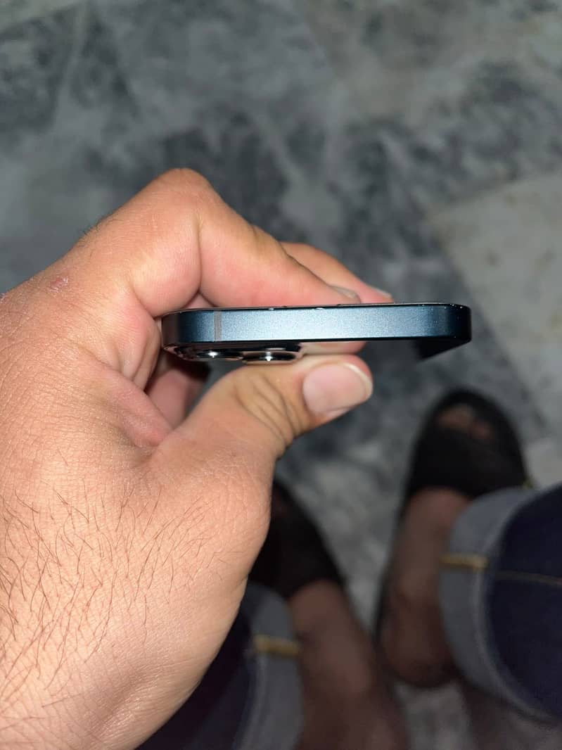 Apple iPhone 13 7