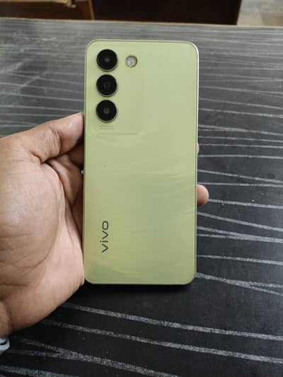 vivo y100