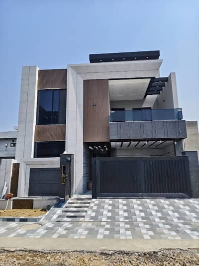 10 Marla Brand New Luxury House For Sale