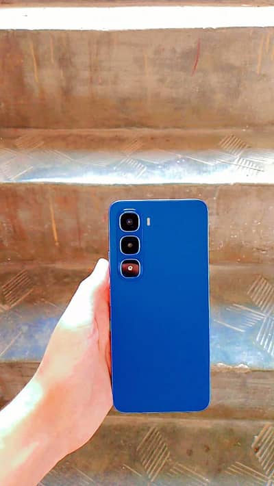 HOT 60i NEW CONDITION 6+6/128
