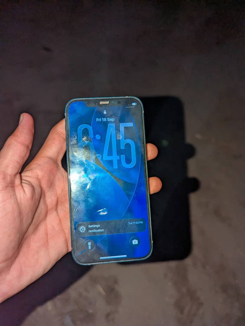 Apple iPhone 12 4