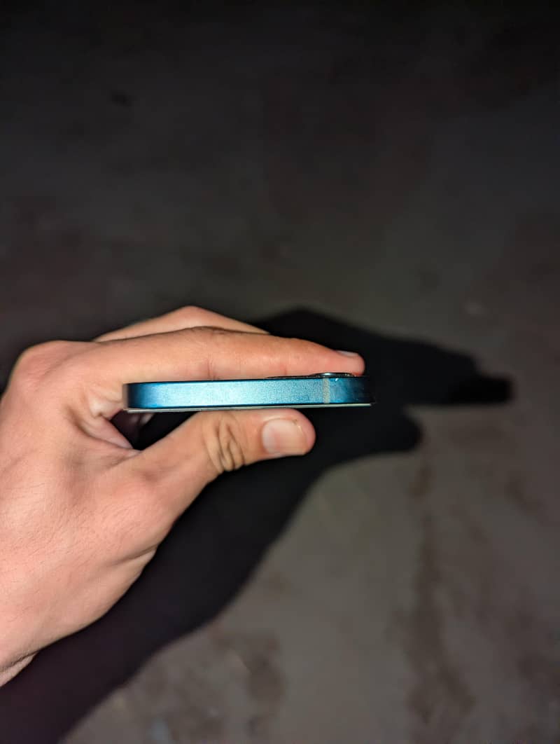 Apple iPhone 12 6